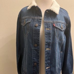 Boys Sz L Levi’s trucker jacket